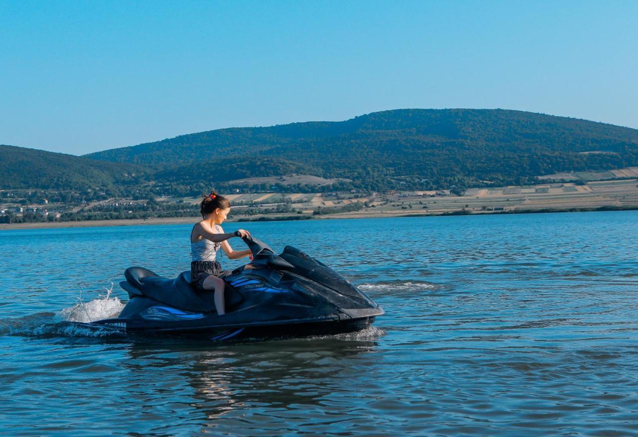 Laguna Beach Club Bazaleti Lake Dushet'i 外观 照片